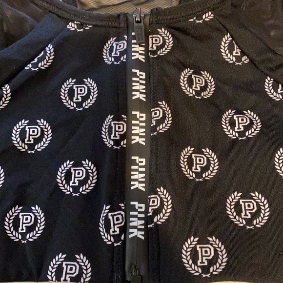 NWOT Women’s PINK Vs PINK The Ultimate Logo Sports Bra Color: Black | Size: XS - Picture 2 of 5